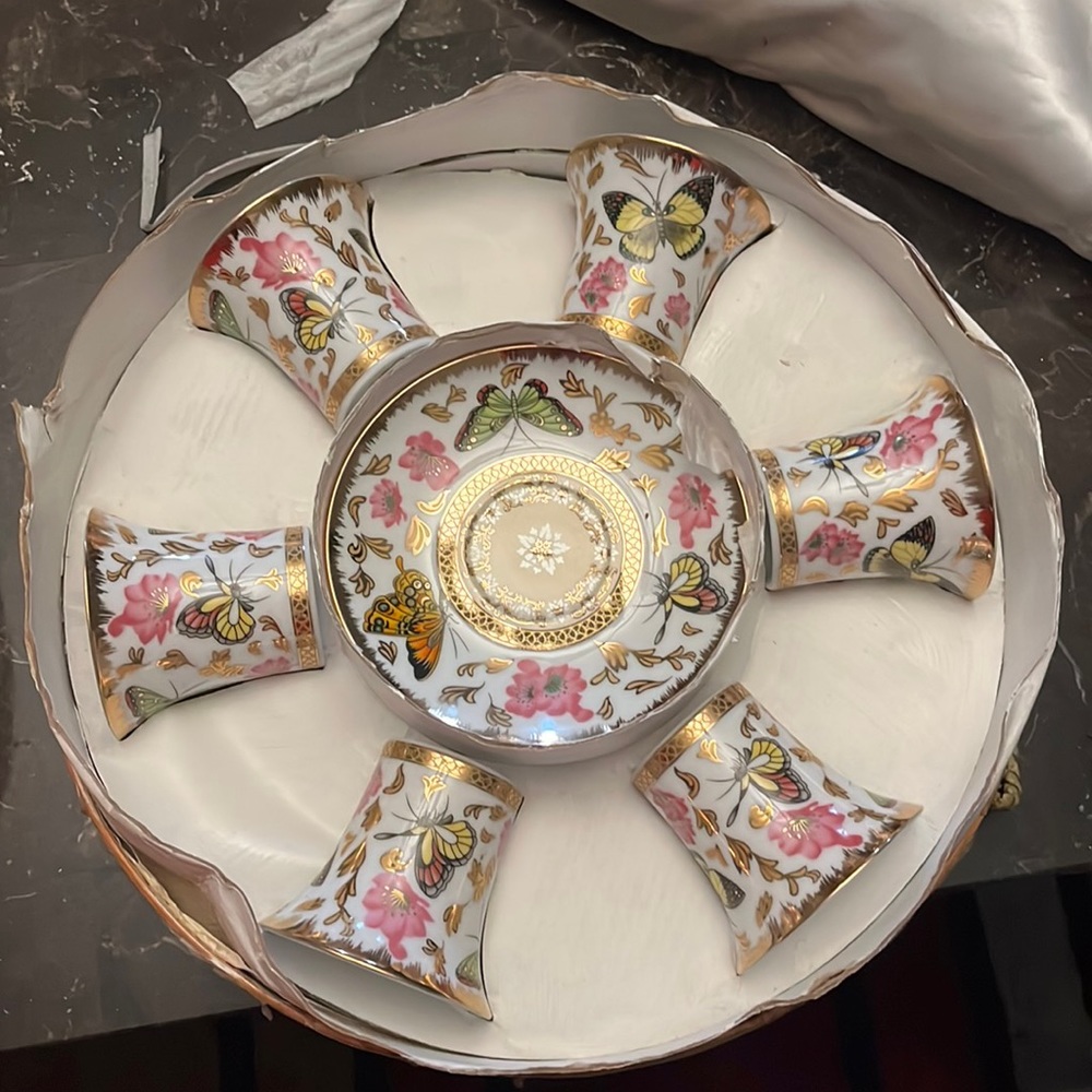 New never used classic coffee & tea set